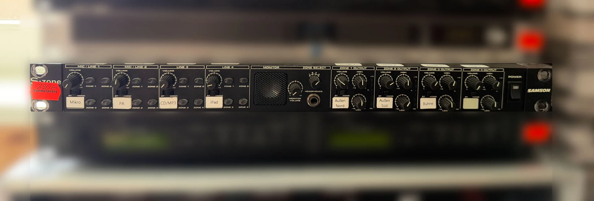 Der S-Zone bietet Systeminstallateuren alle Funktionen zur Steuerung von bis zu vier Audiozonen in einem kompakten Gerät, das lediglich eine Höheneinheit im Rack beansprucht.