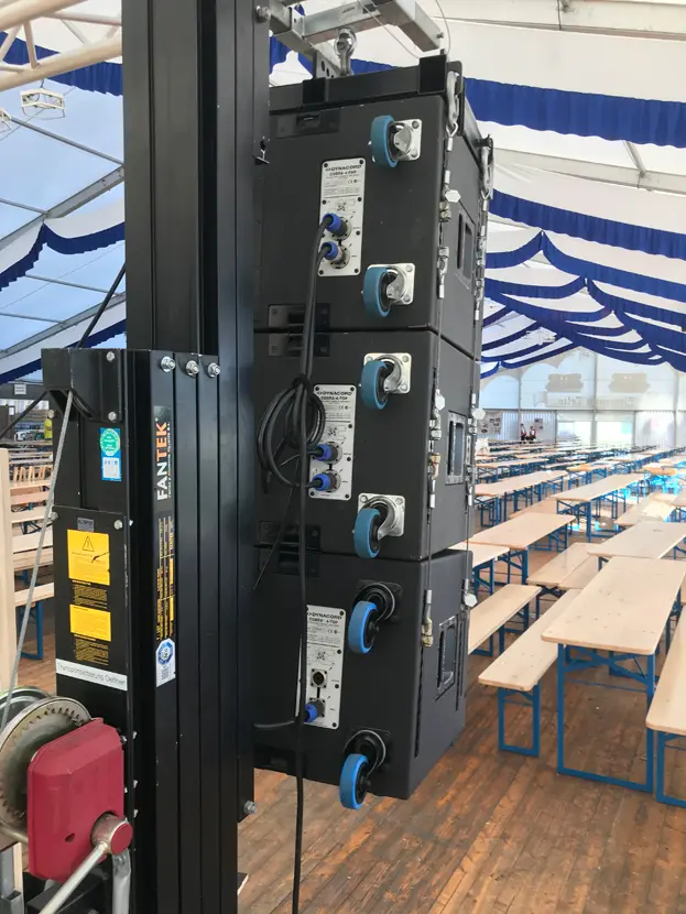 Stabiler Aufbau für Lautsprecher Line Array.